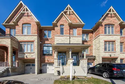 Att/Row/Townhouse in Vaughan