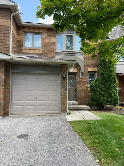 950 Caribou Valley Circle 41, Newmarket, On L3x 1x1