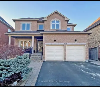 102 Timber Valley Avenue, Richmond Hill, On L4e 4z9