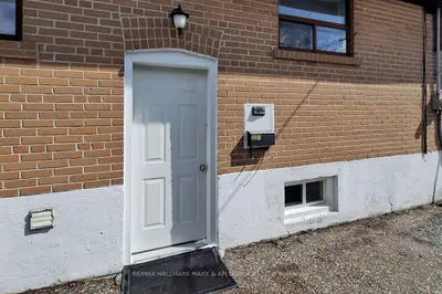 207 Septonne Avenue Lower, Newmarket, On L3y 2w5