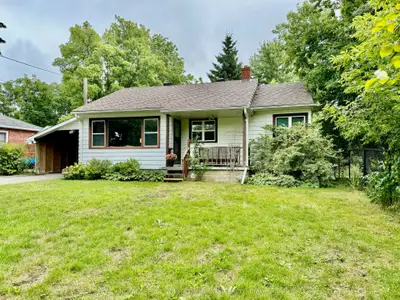 25 Middle Street, Georgina, On L0e 1r0