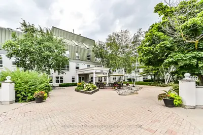 Leasehold Condo in Markham
