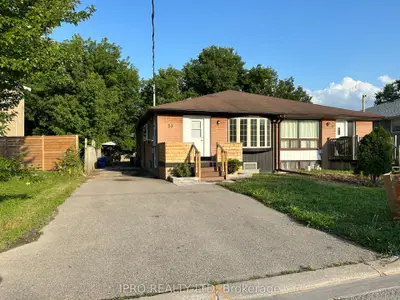 53 Lindsay Avenue Lower, Newmarket, On L3y 4n7