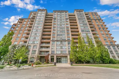 Condo Apartment in Richmond Hill