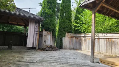 2 Eastman Crescent Upper, Newmarket, On L3y 5r9