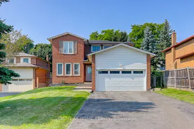 32 Portland Crescent, Newmarket, On L3y 6a5