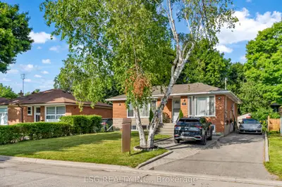 23 Sussex Avenue, Richmond Hill, On L4c 2e5
