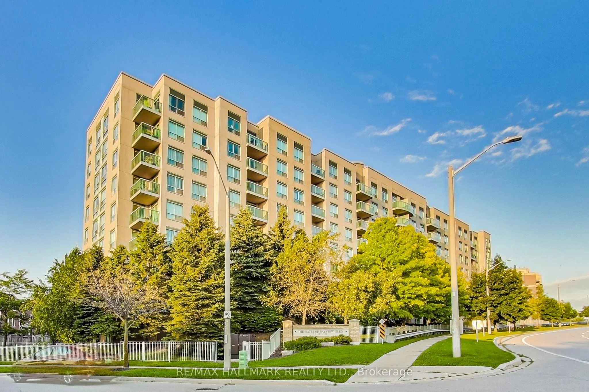 Condo Apartment in Richmond Hill