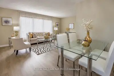 140 Woodpark Place #main, Newmarket, On L3y 3p6