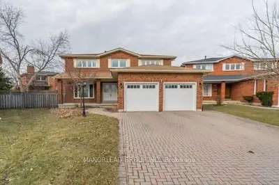 6 Lawson Court, Richmond Hill, On L4c 8l6