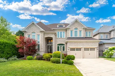 16 Village Green Drive, Vaughan, On L4l 9n9