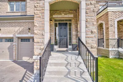 Detached in East Gwillimbury