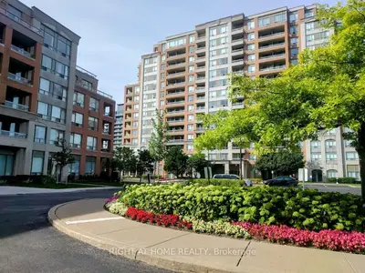 Condo Apartment in Richmond Hill