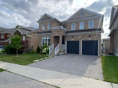 236 Roadhouse Boulevard, Newmarket, On L3x 3k8