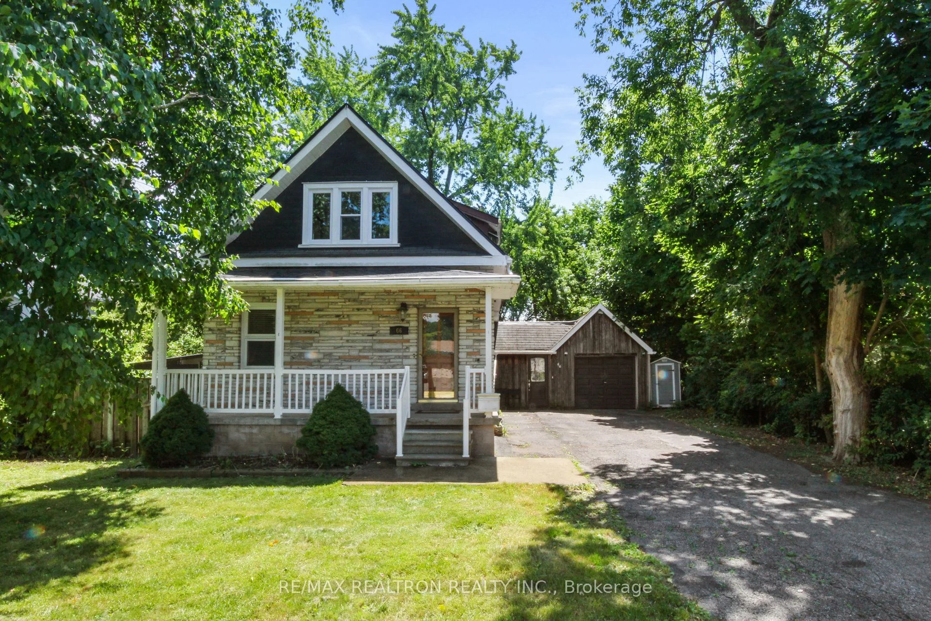 66 Centre Street E, Richmond Hill, On L4c 1a4