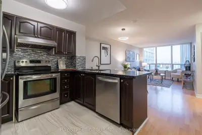 9017 Leslie Street 1021, Richmond Hill, On L4b 4r8