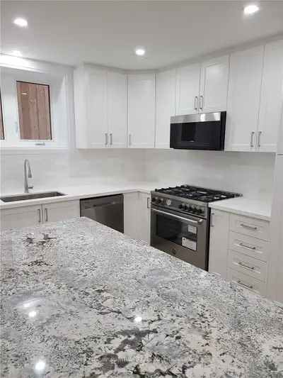 8 Newbridge Avenue W Bsmt, Richmond Hill, On L4e 3k8