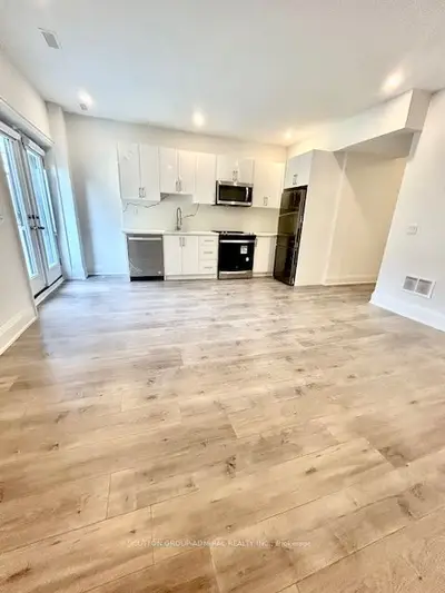 18 Direzze Court W, Richmond Hill, On L4c 5t8