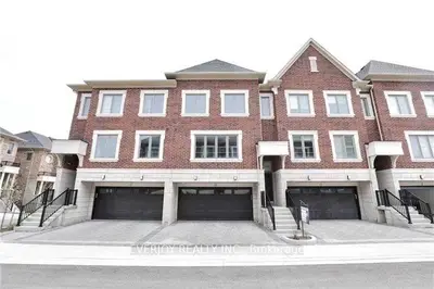17 Dolan Lane, Richmond Hill, On L4b 0g4
