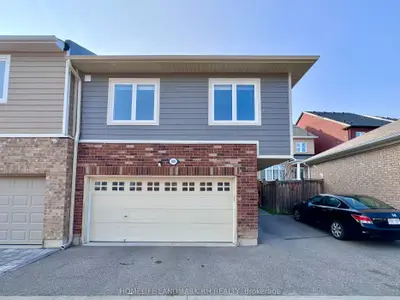 109 Lawrence Pilkington Avenue Coach, Markham, On L6b 1c9