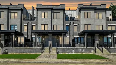 Condo Townhouse in Bradford West Gwillimbury