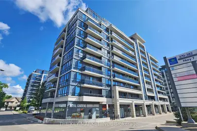 Condo Apartment in Richmond Hill