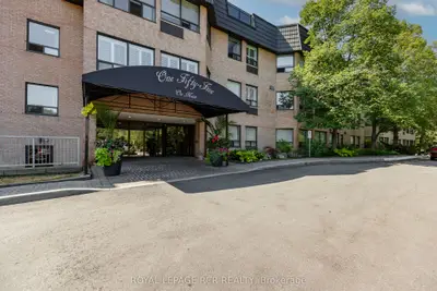 Condo Apartment in Newmarket