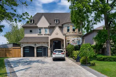 Detached in Richmond Hill