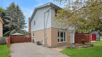 158 Meadowbank Road, Newmarket, On L3y 4y2