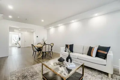 Att/Row/Townhouse in Whitchurch-Stouffville