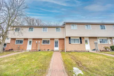 Condo Townhouse in Georgina