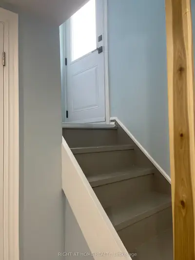 320 Towercrest Drive, Newmarket, On L3y 1c2