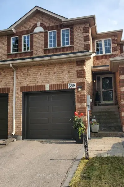 658 Macnab Gate, Newmarket, On L3y 8s5