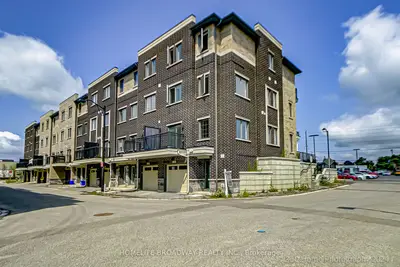 Att/Row/Townhouse in Whitchurch-Stouffville