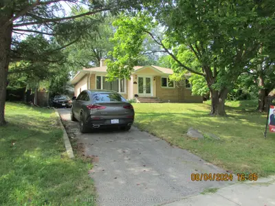 62 Leisure Lane, Richmond Hill, On L4c 4x1