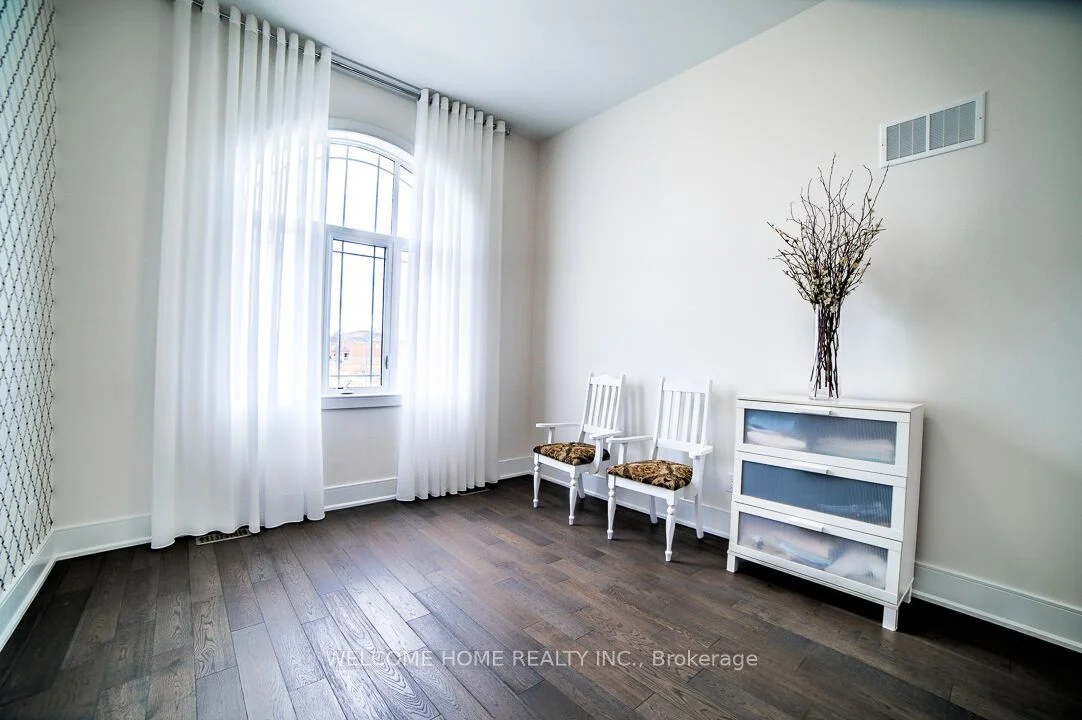 125 Gardiner Drive, Bradford West Gwillimbury, ON L3Z 3G2