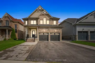 Detached in Essa