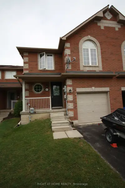 Att/Row/Townhouse in Innisfil