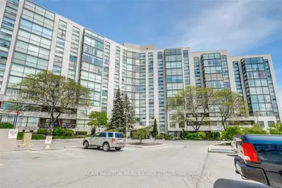Condo Apartment in Richmond Hill