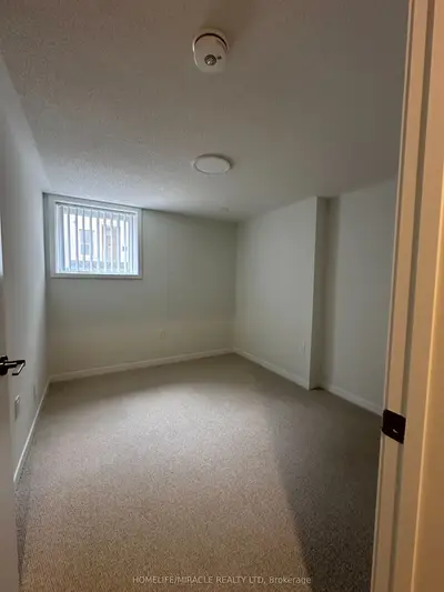 121 Honeycrisp Crescent 240, Vaughan, On L4k 5z8