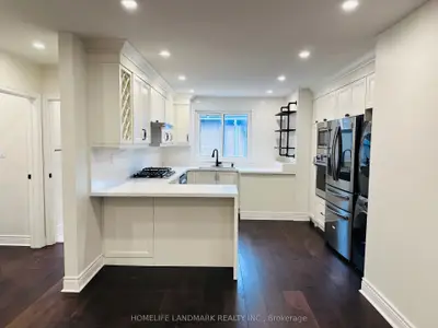302 Skopit Road Main, Richmond Hill, On L4c 2y8