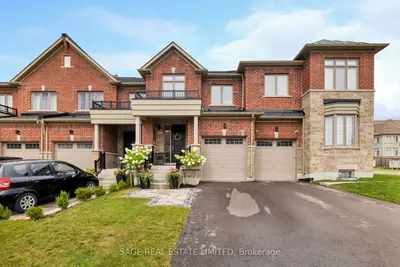 Att/Row/Townhouse in East Gwillimbury