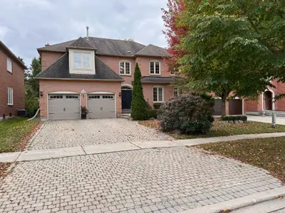 892 Damascus Court, Newmarket, On L3x 1l2