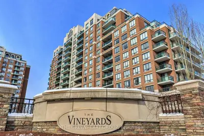 350 Red Maple Road Lph8, Richmond Hill, On L4c 0t5