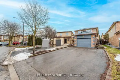 42 Greenbelt Crescent, Richmond Hill, On L4c 5r8