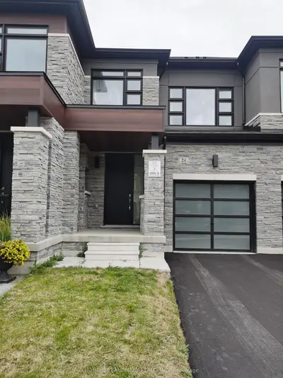24 Boiton Street, Richmond Hill, On L4s 0j4