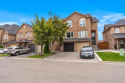Condo Townhouse in Vaughan