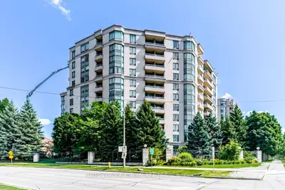 Condo Apartment in Vaughan