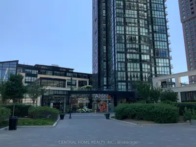 Condo Apartment in Vaughan