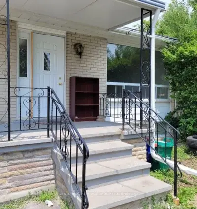 314 Axminster Drive Main, Richmond Hill, On L4c 2w1